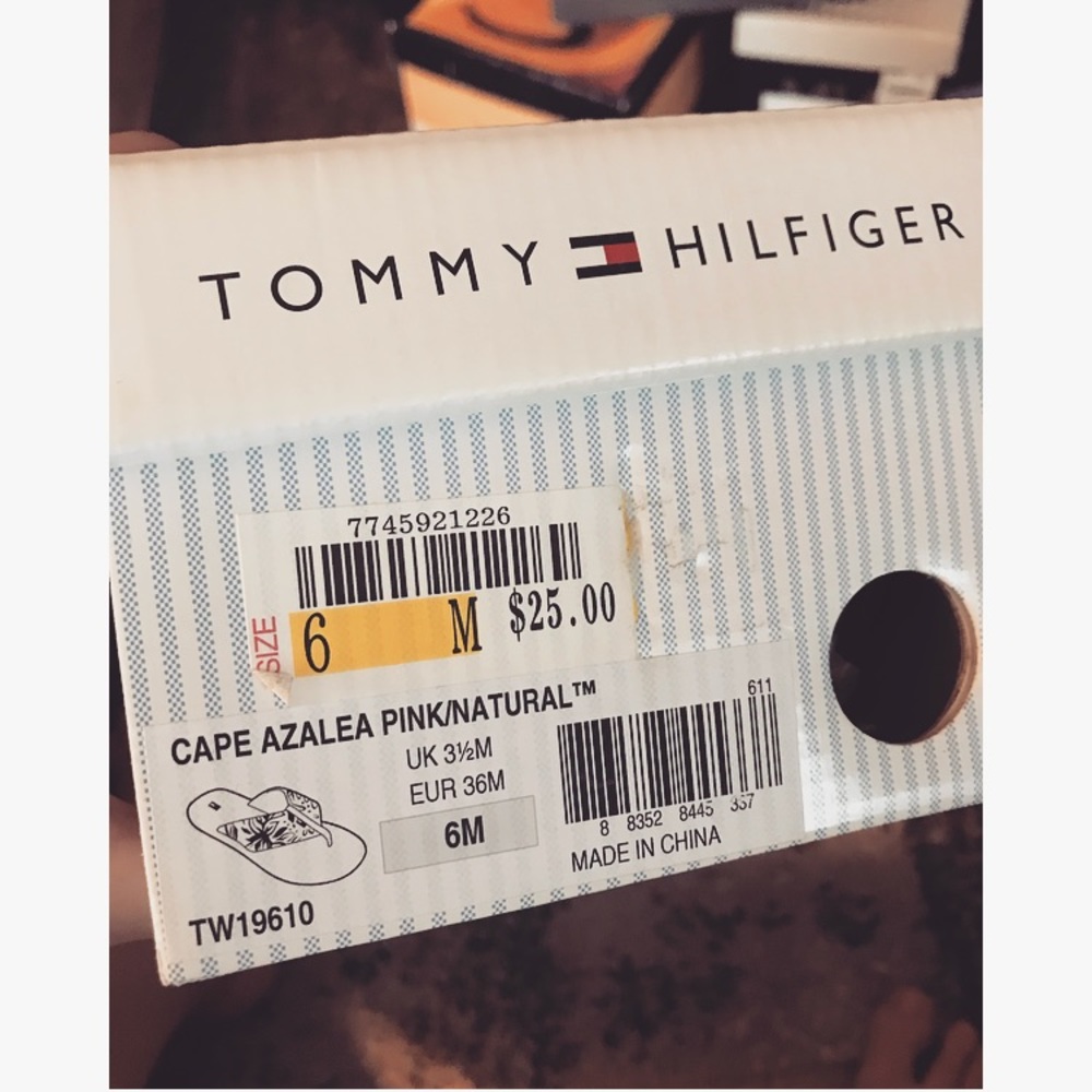 Tommy Hilfiger sandals❄️